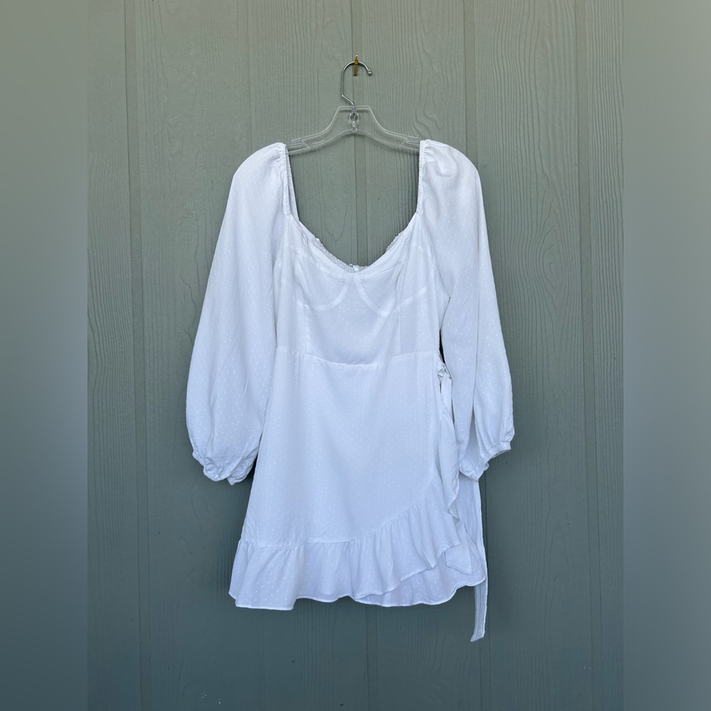 52.LULUS  Women's White Blouse Lantern Sleeve Sweetheart Neck,Ruffle Hem
Size XL